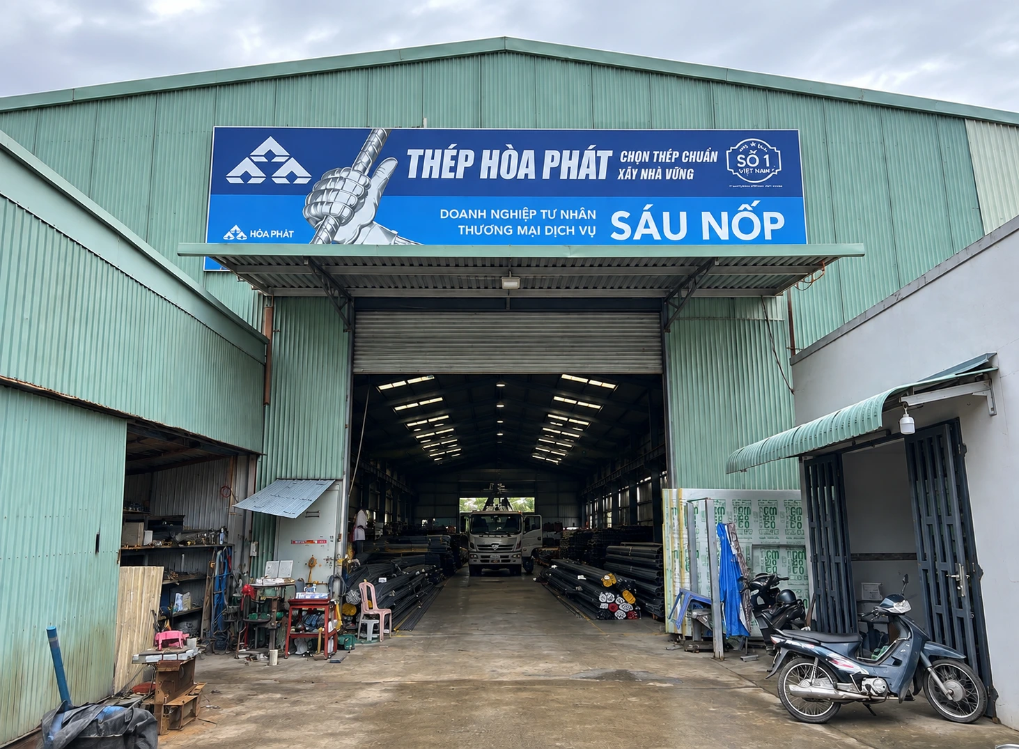 Mặt tiền Sắt Sáu Nốp